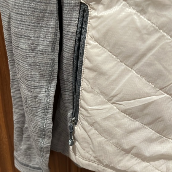 Smartwool women’s jacket. Hooded. Lightweight. Size Small. - Picture 4 of 10